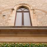 ...notiamo delle snelle finestre in stile gotico-pugliese e l�architrave di accesso alla chiesa con dedica al santo